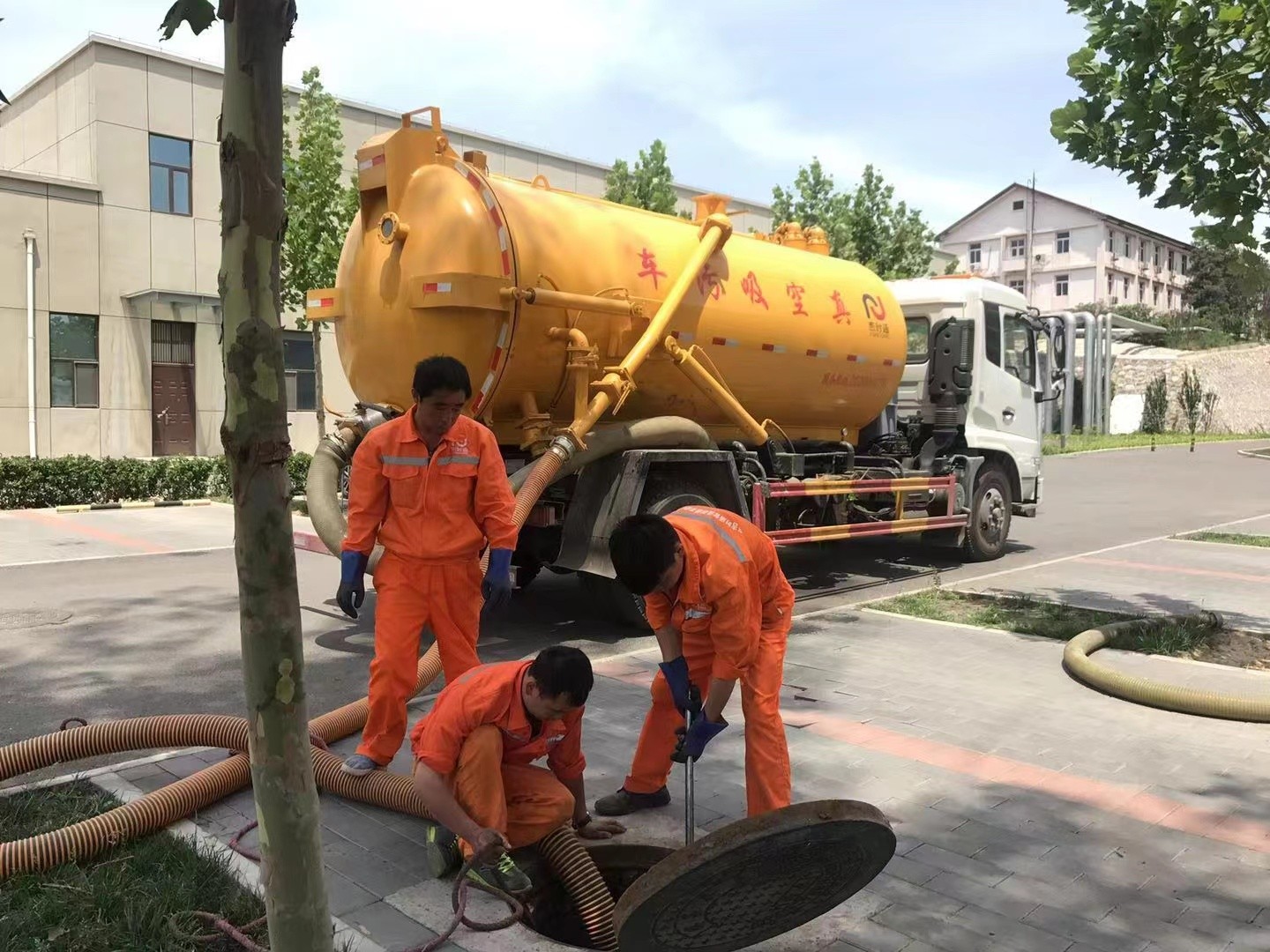 黄石化粪池清理与5-8吨吸粪车施工效率分析